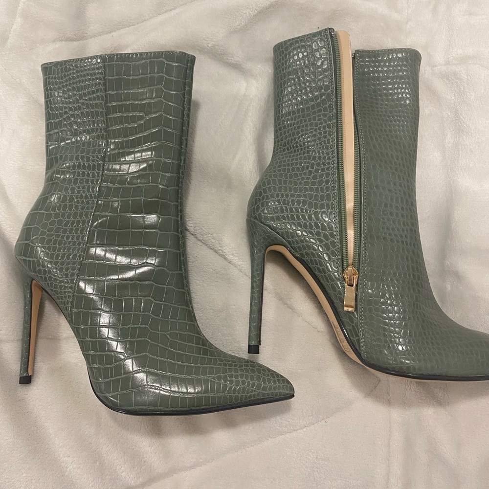 6.5 Fashion Nova Booties